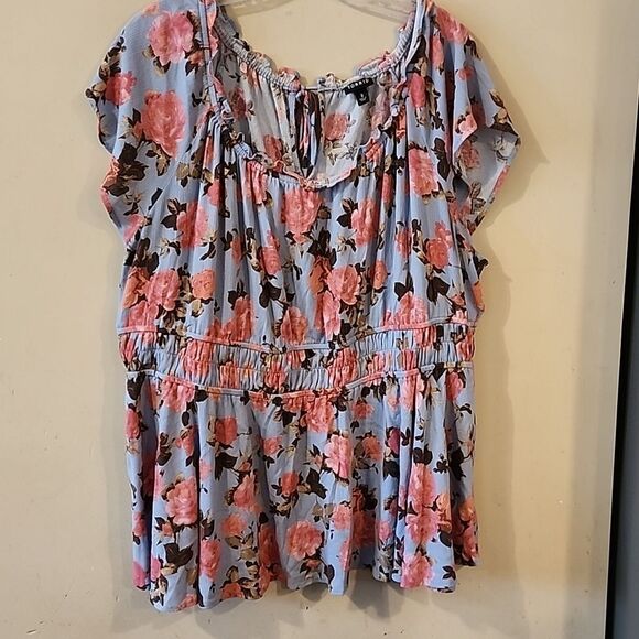 Beautiful Torrid top size 3 perfect condition - Picture 1 of 5